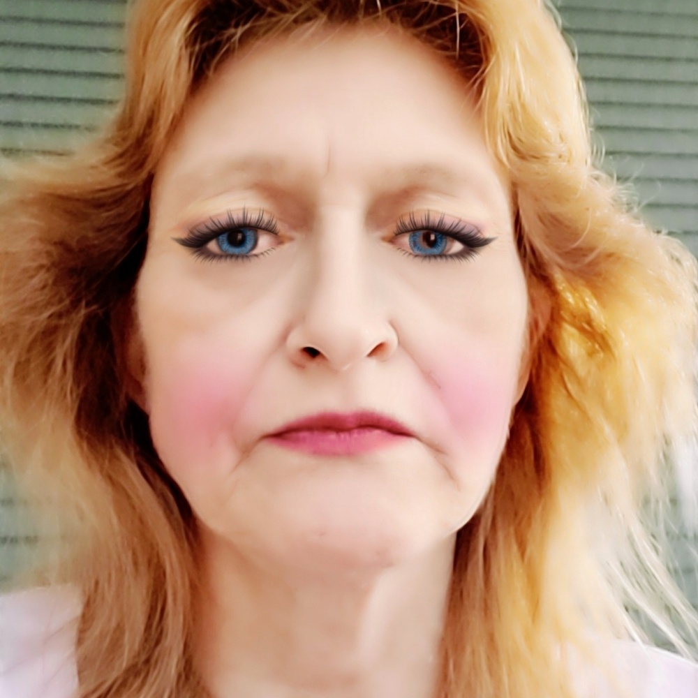 Meet your Posher, Lena